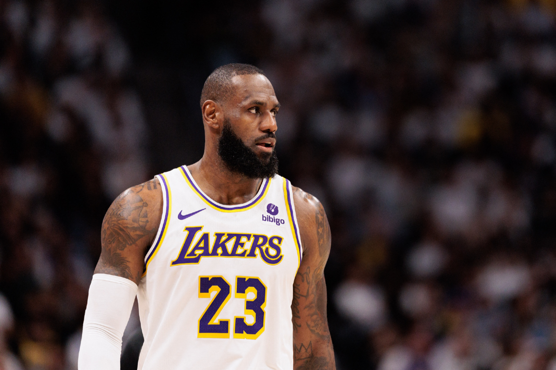 AG体育app下载-太强了！詹姆斯赛前近13场场均25.6分6.5助攻6.2篮板！